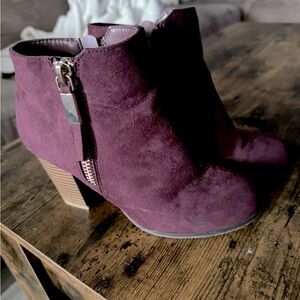 Women’s maroon booties